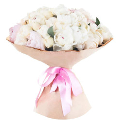 Монобукет из белых пионов «Снежный шар»