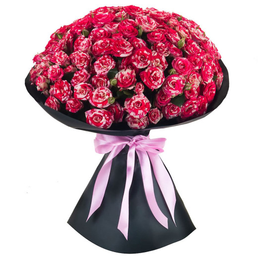 Монобукет из красно-белых кустовых роз «Розовое вдохновение»