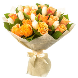 Букет из роз и тюльпанов «Персиковая нежность»