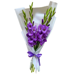 Букет с фиолетовыми гладиолусами «Фиолетовая фантазия»