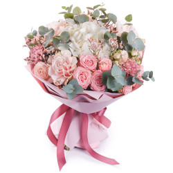 Красивый букет ароматных цветов «Розовый бриз»