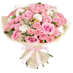 Дизайнерский букет живых цветов «Розовое облако»