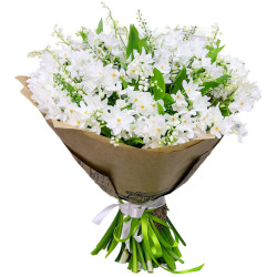 Букет с ландышами и нарциссами «Млечный путь»