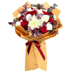 Праздничный букет «Красное очарование»