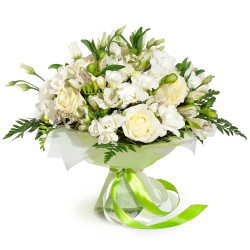 Красивый букет ароматных цветов «Белоснежная грация»
