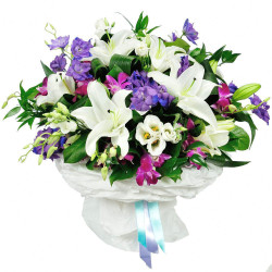 Праздничный букет живых цветов «Фиалковая мечта»