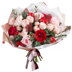 Красивый букет свежих цветов «Алые грёзы»