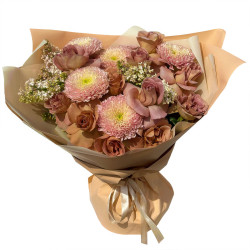 Красивый букет живых цветов «Живописная Пастораль»