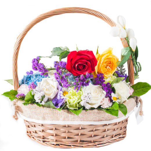 Красивая композиция из ароматных цветов «Радуга»