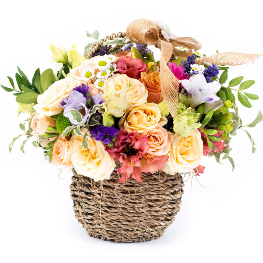 Красивая композиция живых цветов «Цветочное очарование»
