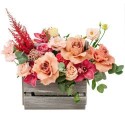 Праздничная композиция из цветов «Элегантный шарм»