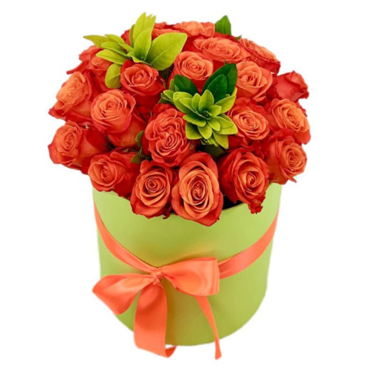 Роскошный букет роз в коробке «Скарлет»