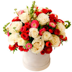 Шикарный букет в коробке «Нежный шик»