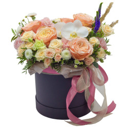 Шикарный букет в коробке «Вечерняя сказка»