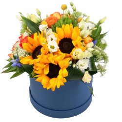 Цветы в шляпной коробке «Летнее очарование»