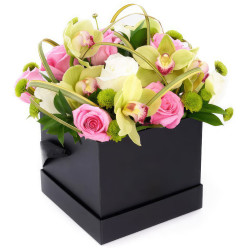 Букет из цветов в квадратной коробочке «Солнечная фантазия»