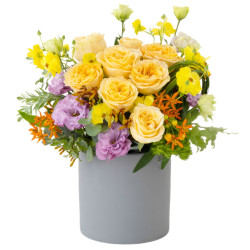 Шикарный букет в коробке «Летний поцелуй»