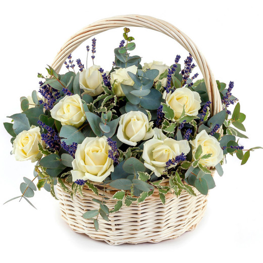 Цветы в корзинке с белыми розами «Солнечное Утро»